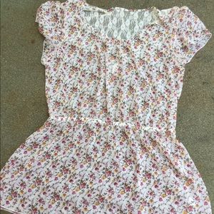 No Boundaries floral top